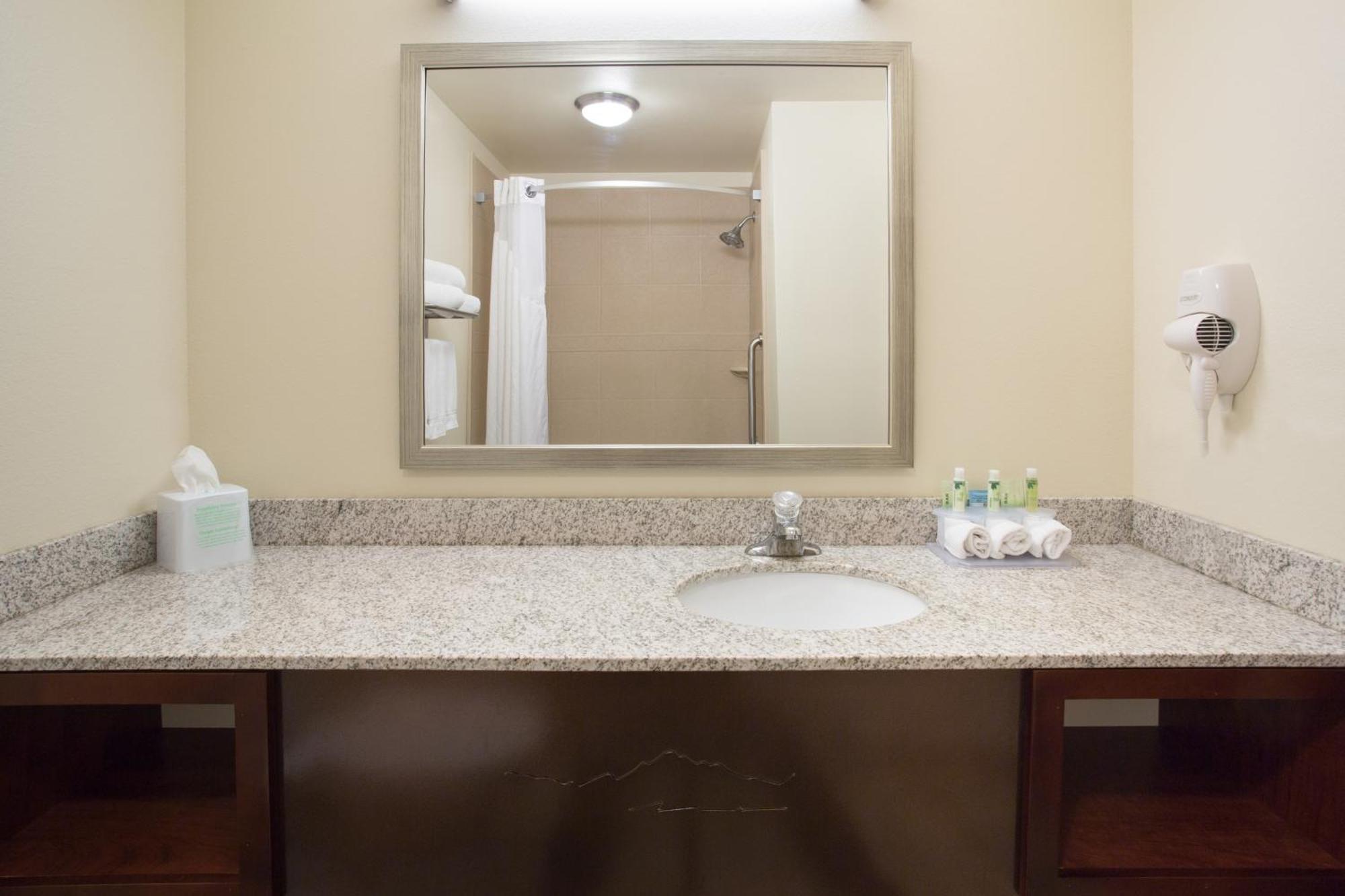 Holiday Inn Express & Suites Glendive By Ihg Bagian luar foto