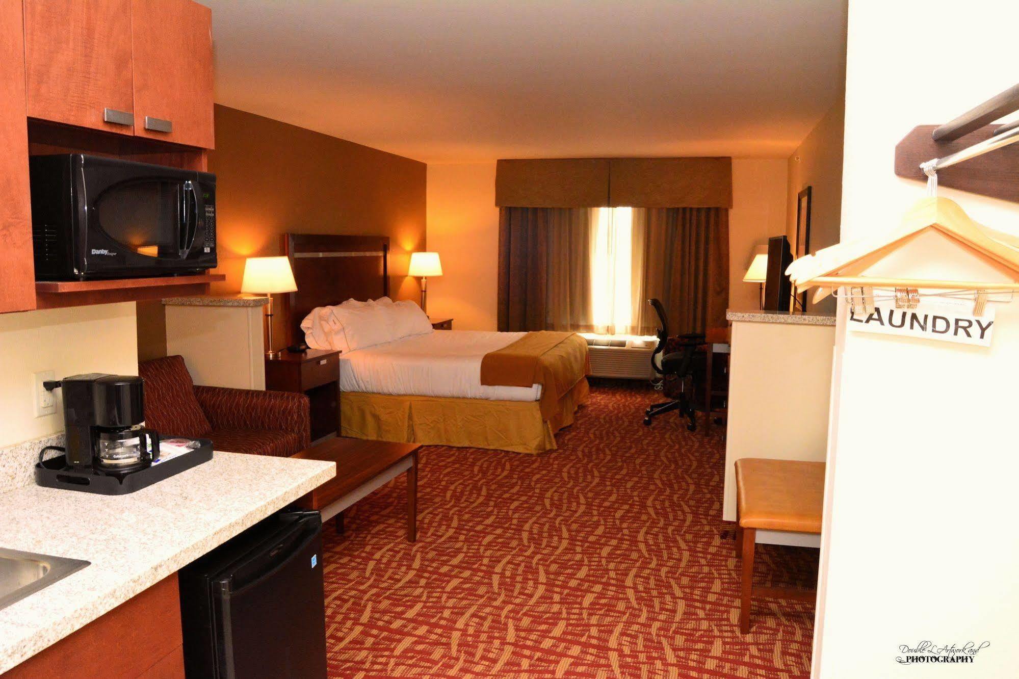 Holiday Inn Express & Suites Glendive By Ihg Bagian luar foto